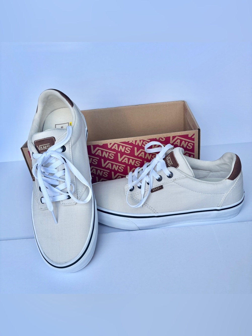 Sz 8.5 Vans Men’s Atwood Deluxe Low Top Comfort Sneakers in Cream